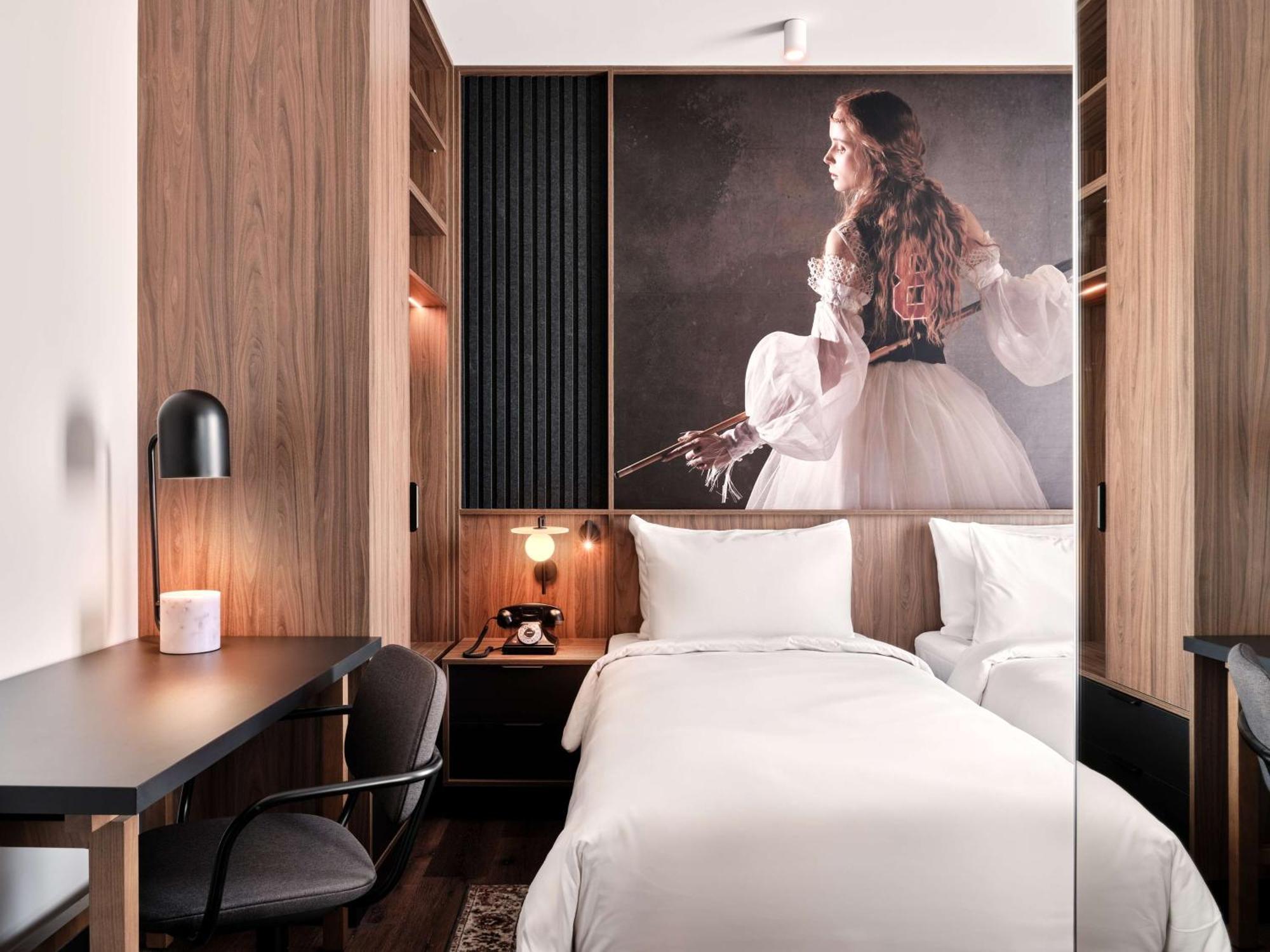 Radisson Red & Radisson Red Apartments, 4*